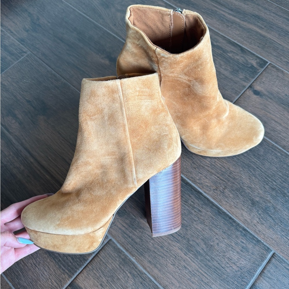 Steve Madden Tan Ankle Boots with Holographic Heel